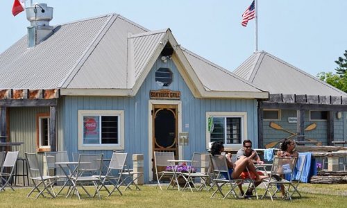 Boathouse Bar and Grill