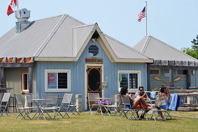 Boathouse Bar and Grill