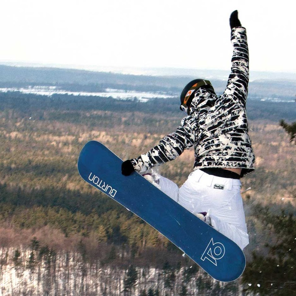 Snowboarding at the Peaks - Ontario getaways