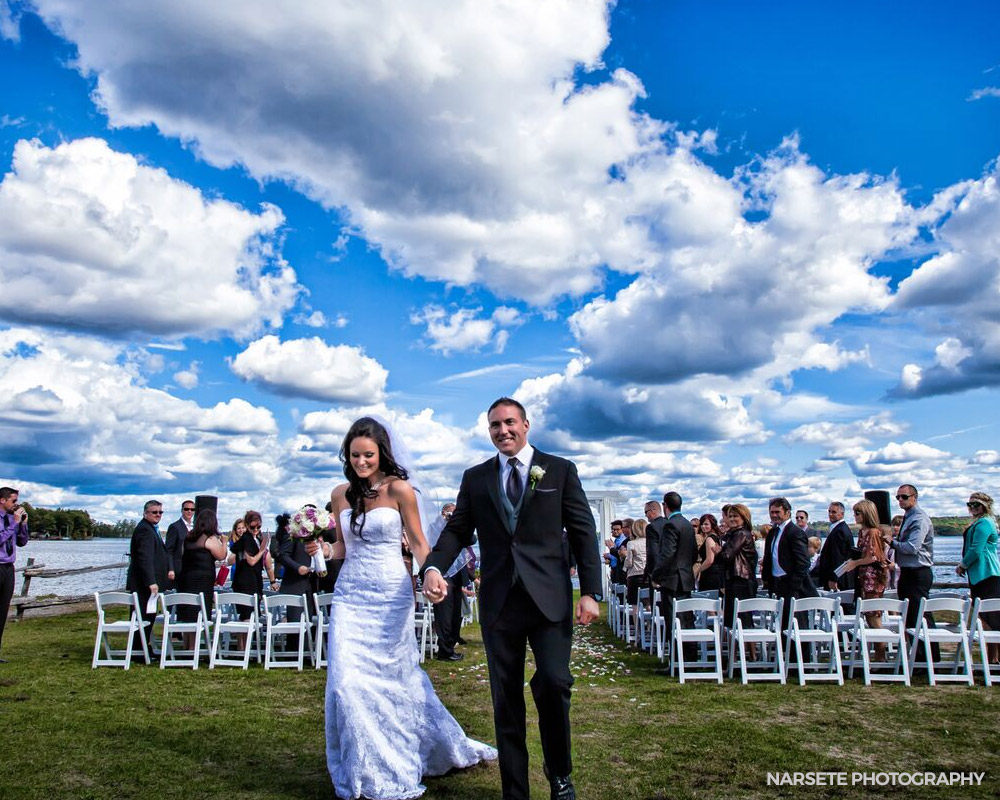 Outdoor wedding venues Ontario - beachfront wedding at the Peaks